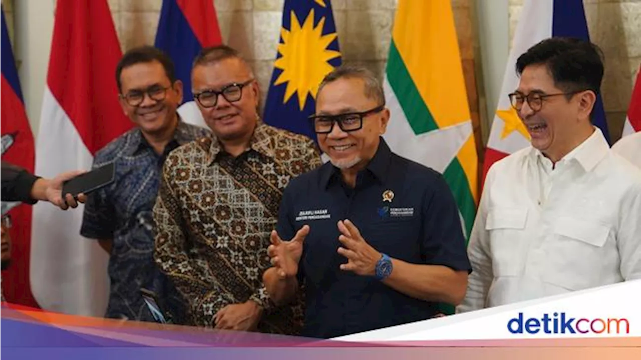 RI Kebanjiran Barang Impor Ilegal, Zulhas Ungkap Ada Perbedaan Data