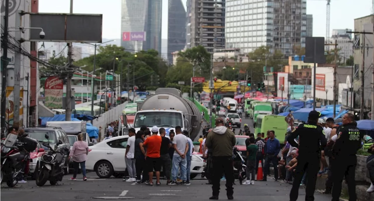 Vecinos de Tacubaya bloquean Av. Jalisco en la Miguel Hidalgo por falta de gua