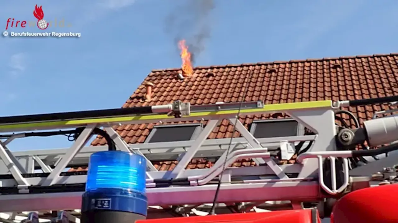 Bayern: Flammenschlag aus Wohnhausdachstuhl → Feuerwehr bekämpft Brand in Regensburg noch rechtzeitig