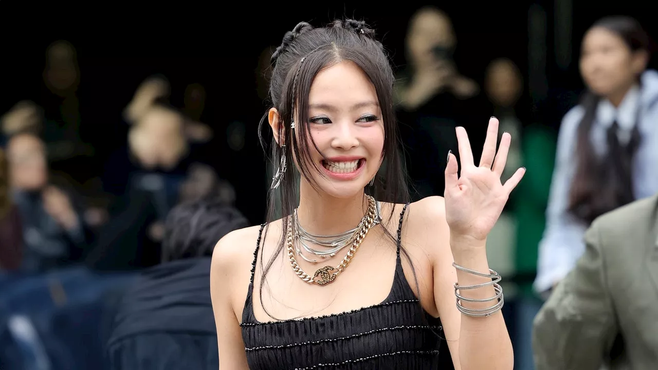 BLACKPINK’s Jennie has convinced us to try body shimmer this summer