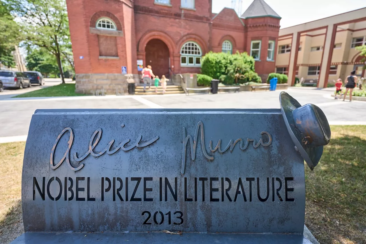 Mayor of Ontario town where Alice Munro lived would ‘consider’ amending monument honouring her