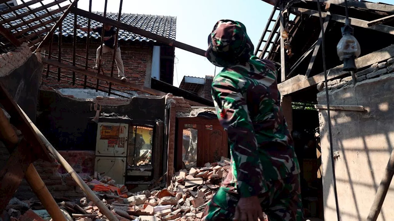 Rumah Rusak akibat Gempa Batang Capai Ratusan