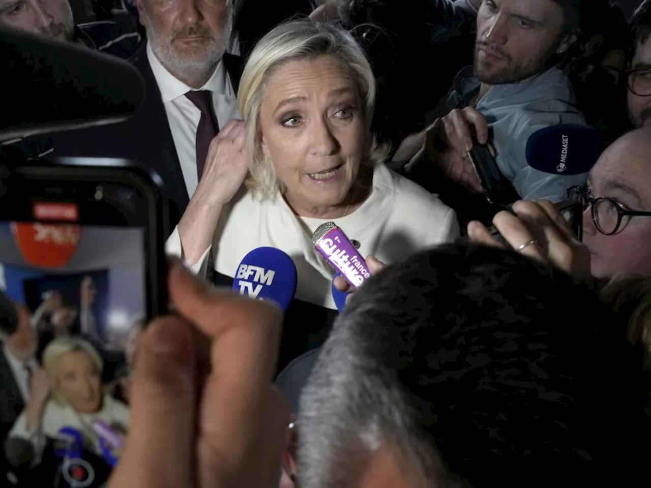 'Finanziamenti illeciti nel 2022'. La procura di Parigi apre un'indagine su Marine Le Pen