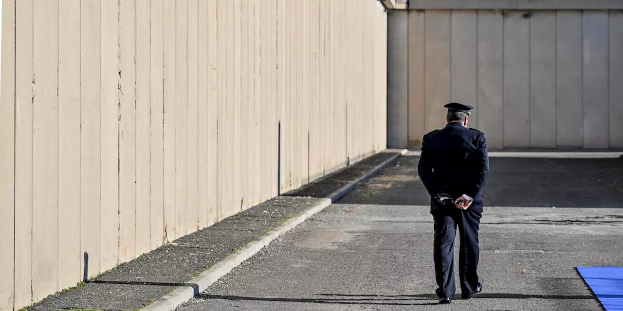 Si suicidano anche gli agenti di polizia penitenziaria