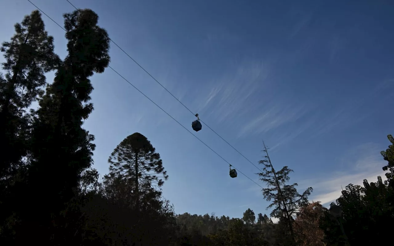 Mulher morre ao cair de penhasco após suas roupas ficarem presas em teleférico na Itália