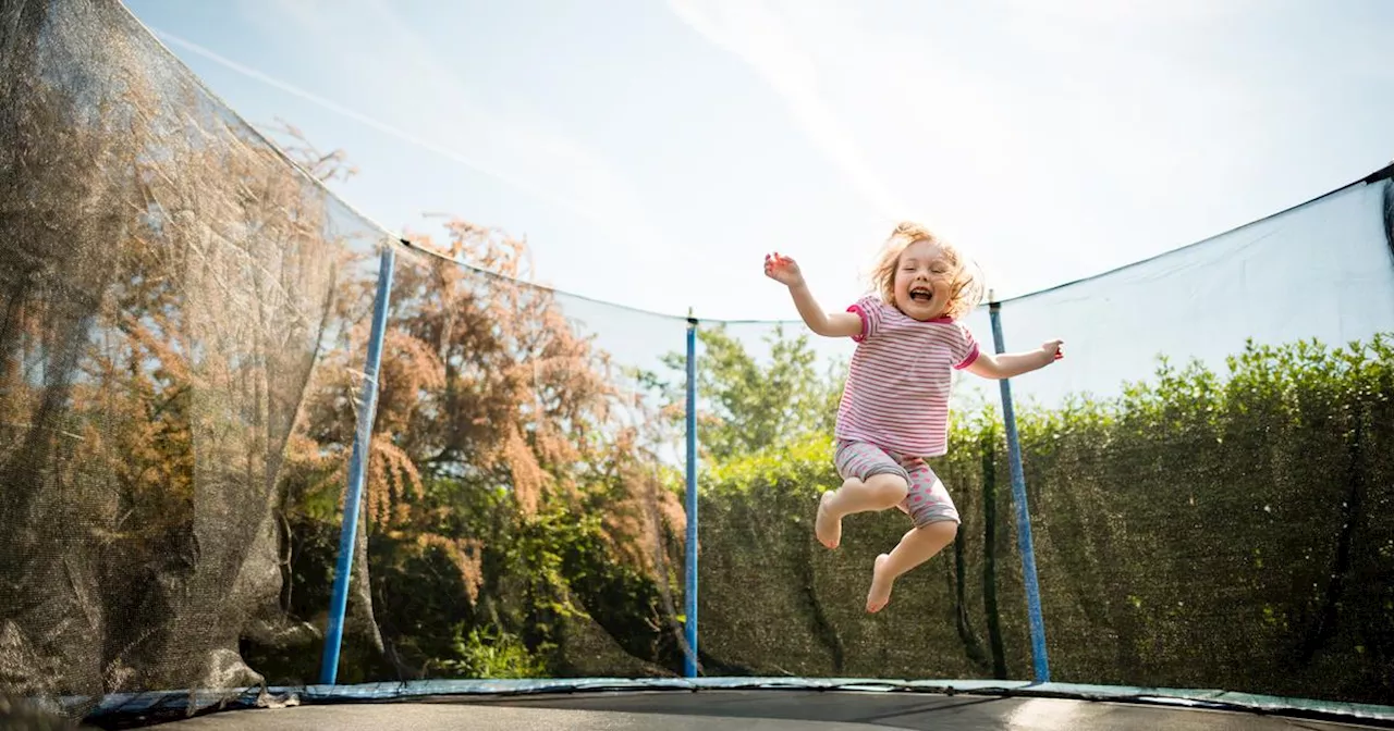 Alerte sur les trampolines : « On voit des fractures presque tous les jours en été !»