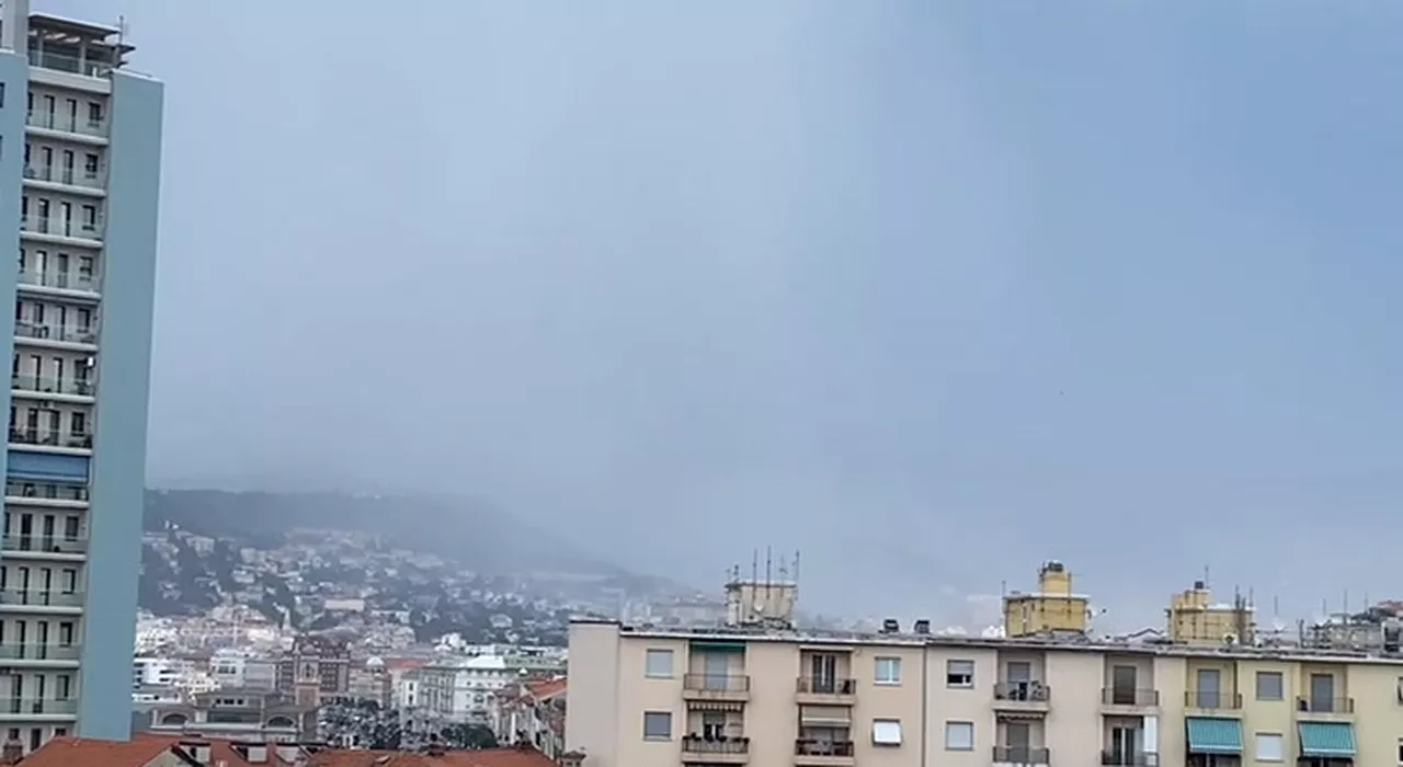 Trieste, nuvola di Fantozzi su un solo quartiere, il video della bomba d'acqua ripreso dai tetti del centro ci