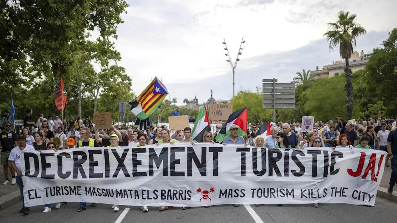 Ribuan Warga Barcelona Demo Tolak Pariwisata Massal, Tembaki Turis Asing Pakai Pistol Air