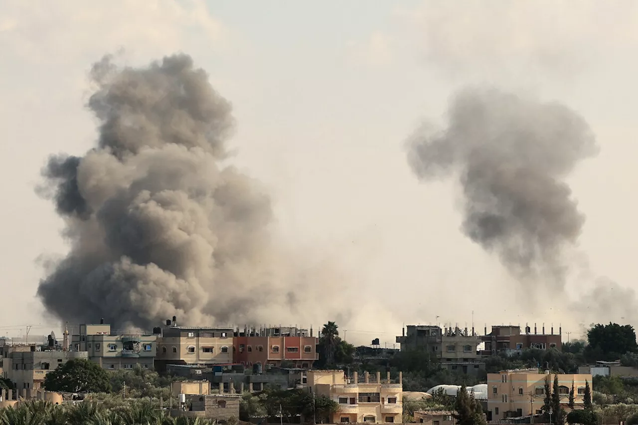 Heavy Israeli bombardment in Gaza City forces medical facilities to close as thousands flee