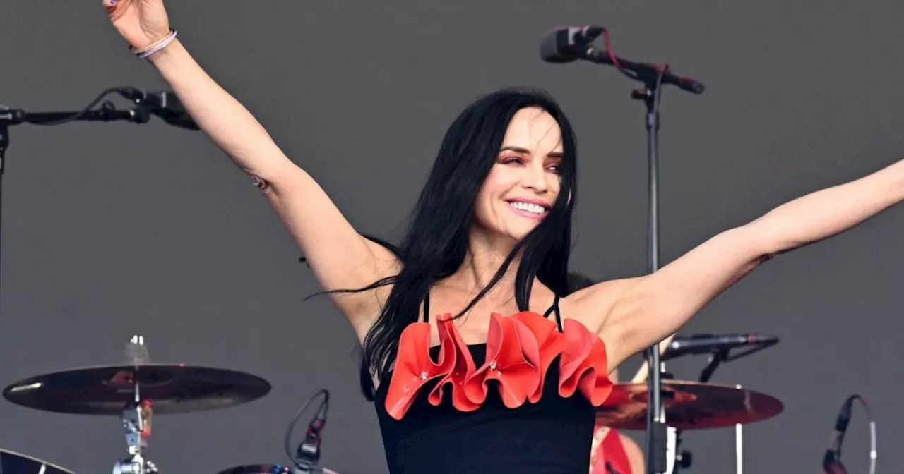 Fans shocked by 'timeless' frontwoman as iconic 90s band returns