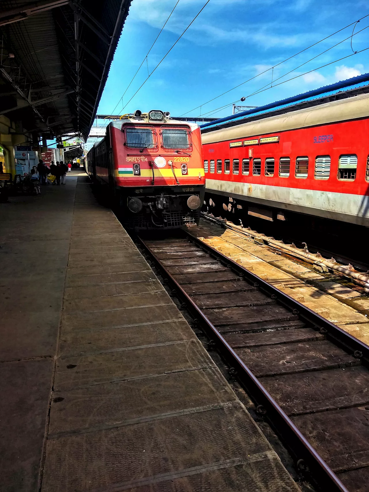 IRCTC के जरिये ट्रेन टिकट बुकिंग करते समय न करें ये गलती, वरना हो सकती है जेल, जानें नियम