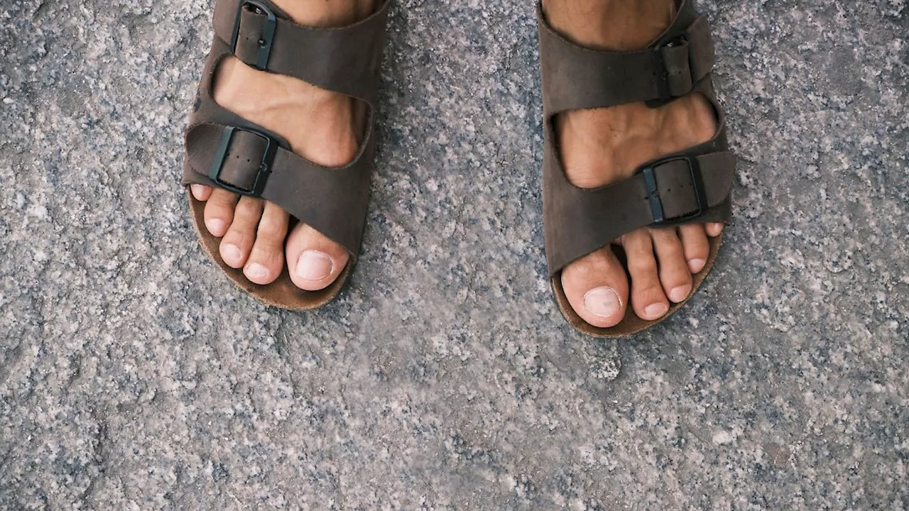 Sandalen im Büro: Erlaubt an heißen Tagen?