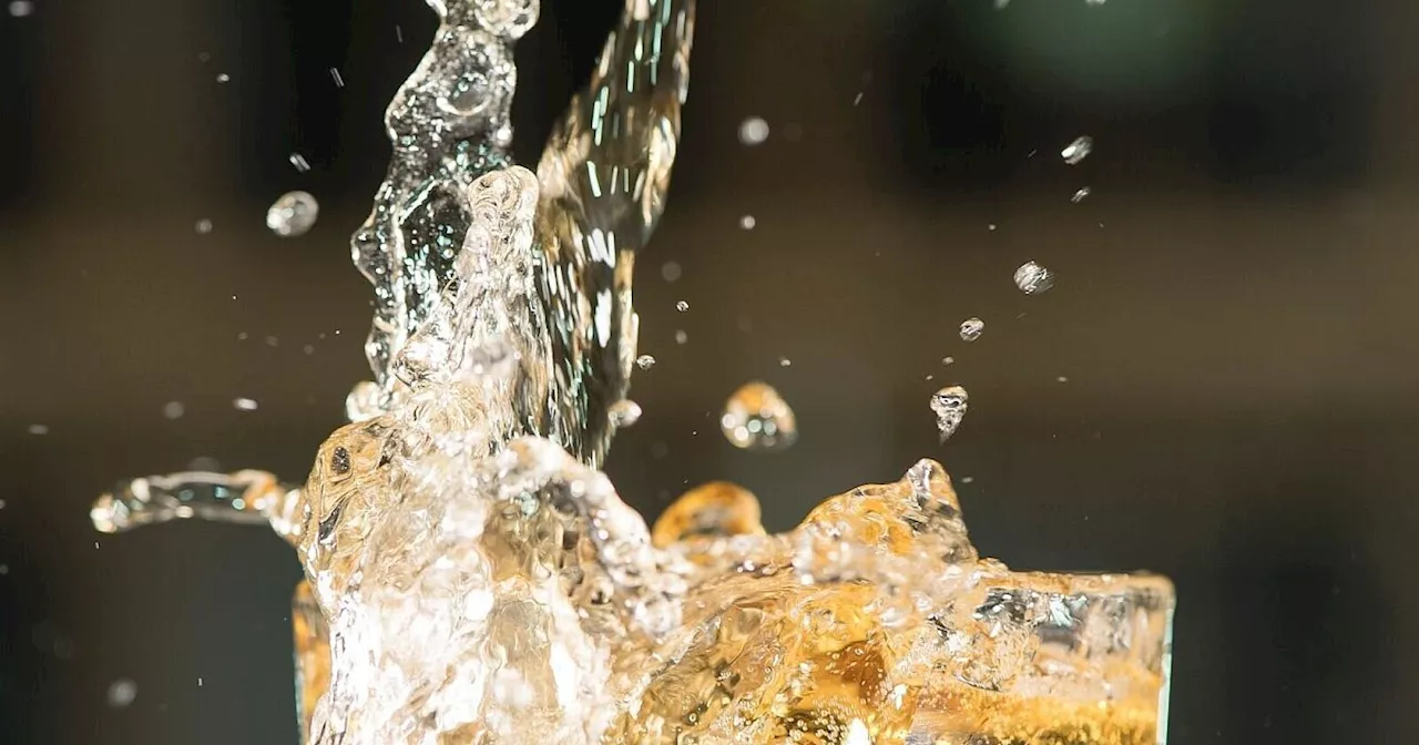 Zu viel Druck auf Flasche: Firma ruft Apfelschorle zurück