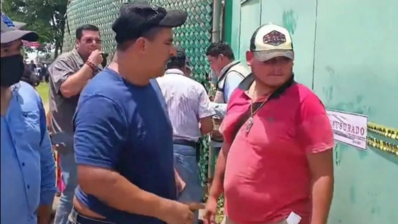 Clausuran empresa acusada de contaminar arroyo en Tabasco; levantan bloqueo en vía Nacajuca-Villahermosa