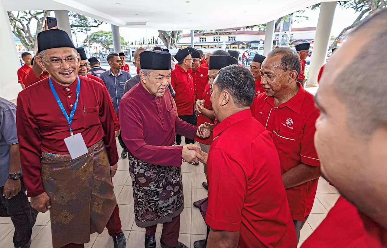 Zahid: No deal as long as Hadi is PAS president