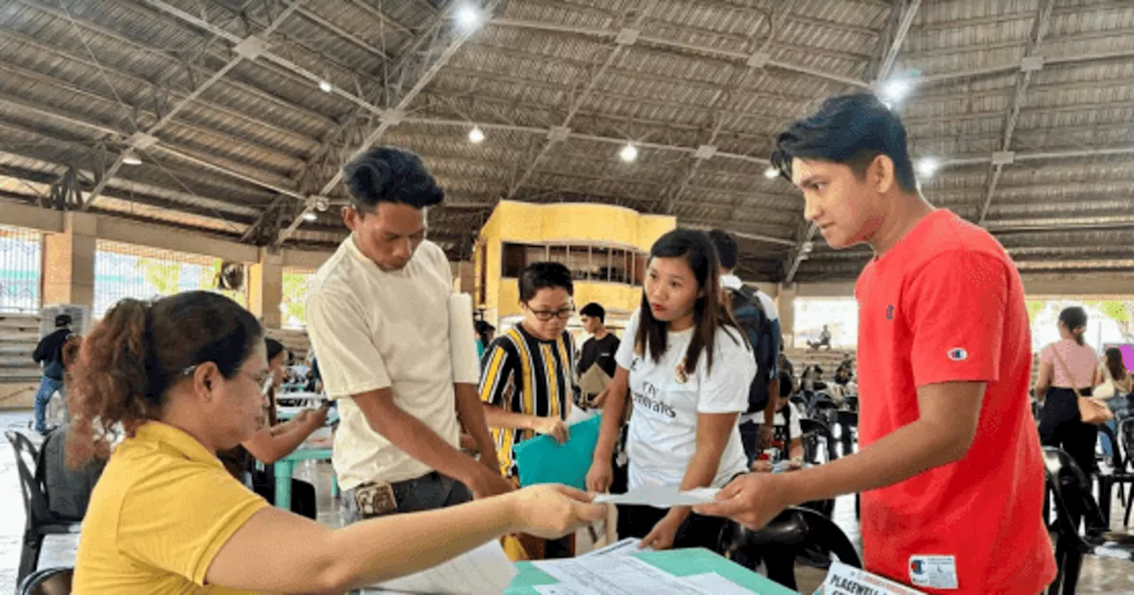 San Carlos Holds Job Fair and Serbisyo Caravan