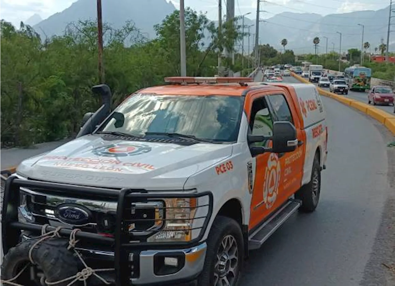 Dos policías fallecidos y uno herido tras accidente en puente de Escobedo, Nuevo León