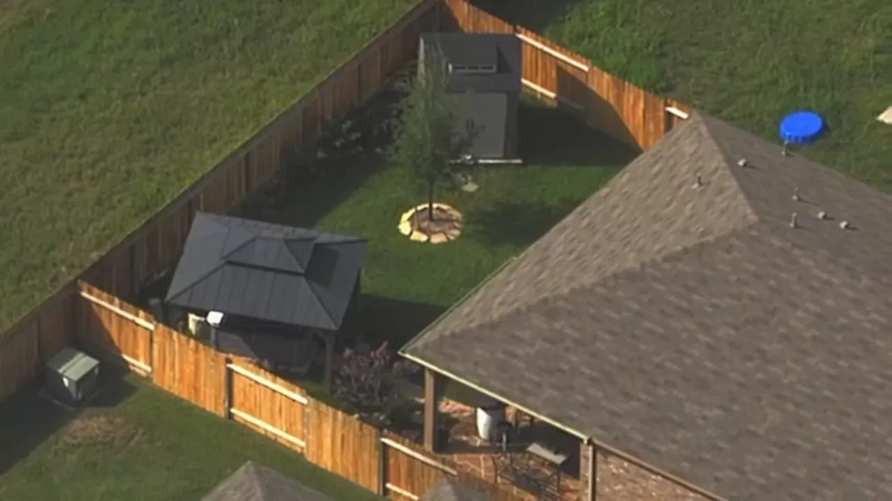 15-year-old suspect accused of attacking neighbor in hot tub before fatal stabbing: TX officials