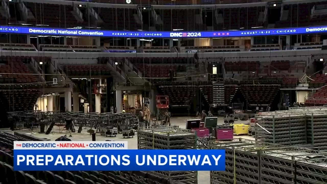 DNC credentials 200 social media influencers for convention; United Center preparations underway