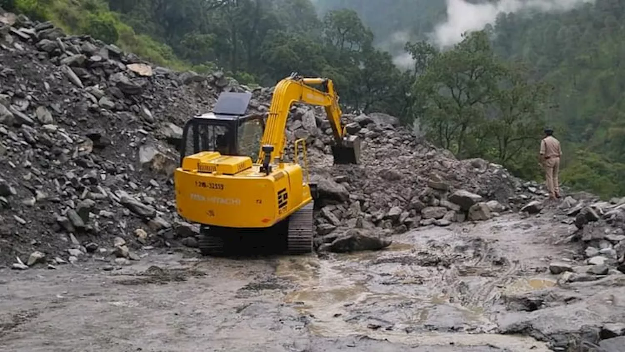 Uttarakhand Weather: चारधाम यात्रा बाधित... गंगोत्री हाईवे पर आय भारी मलबा बोल्डर, फंसे कांवड़ यात्री