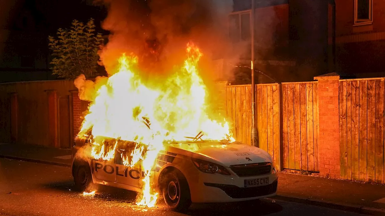 Keir Starmer to hold crisis talks with police chiefs in No10 after second night of violence...