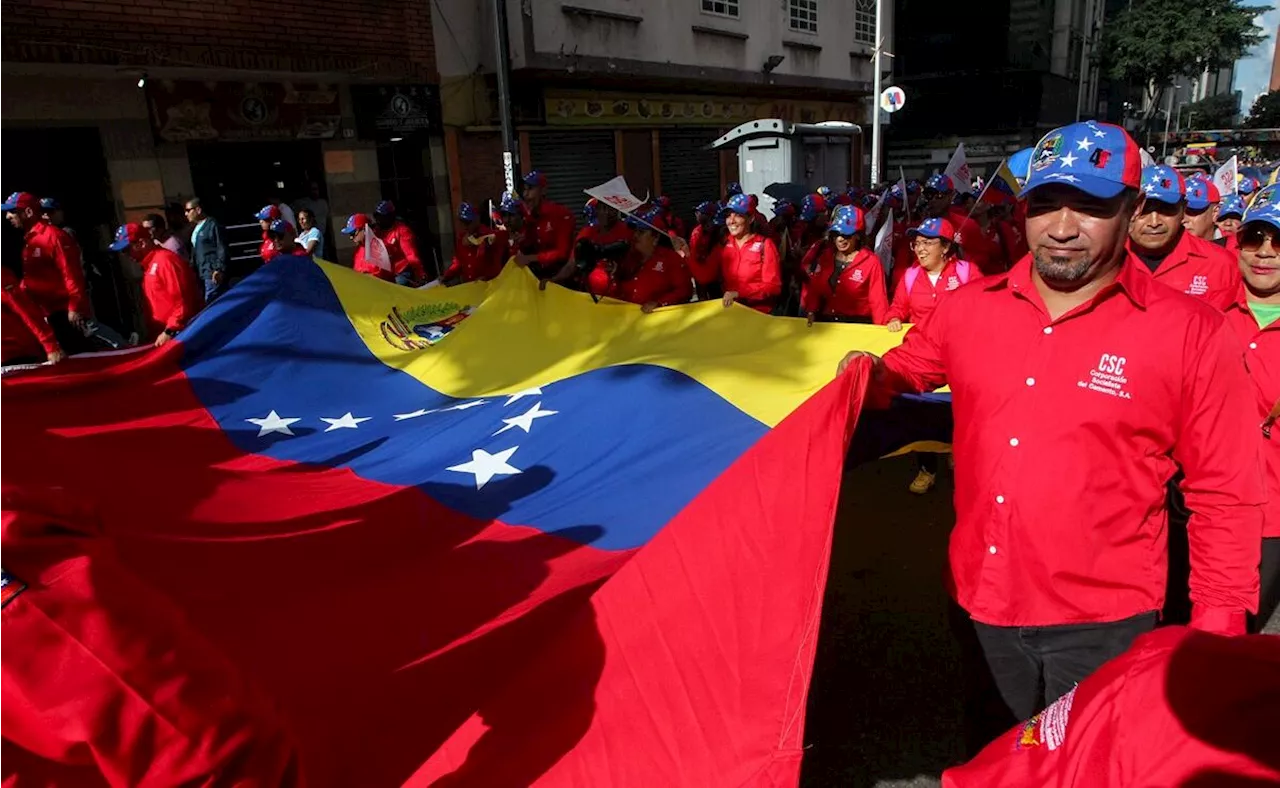 FOTOS: Chavistas marchan en Caracas en respaldo al triunfo de Maduro en elecciones