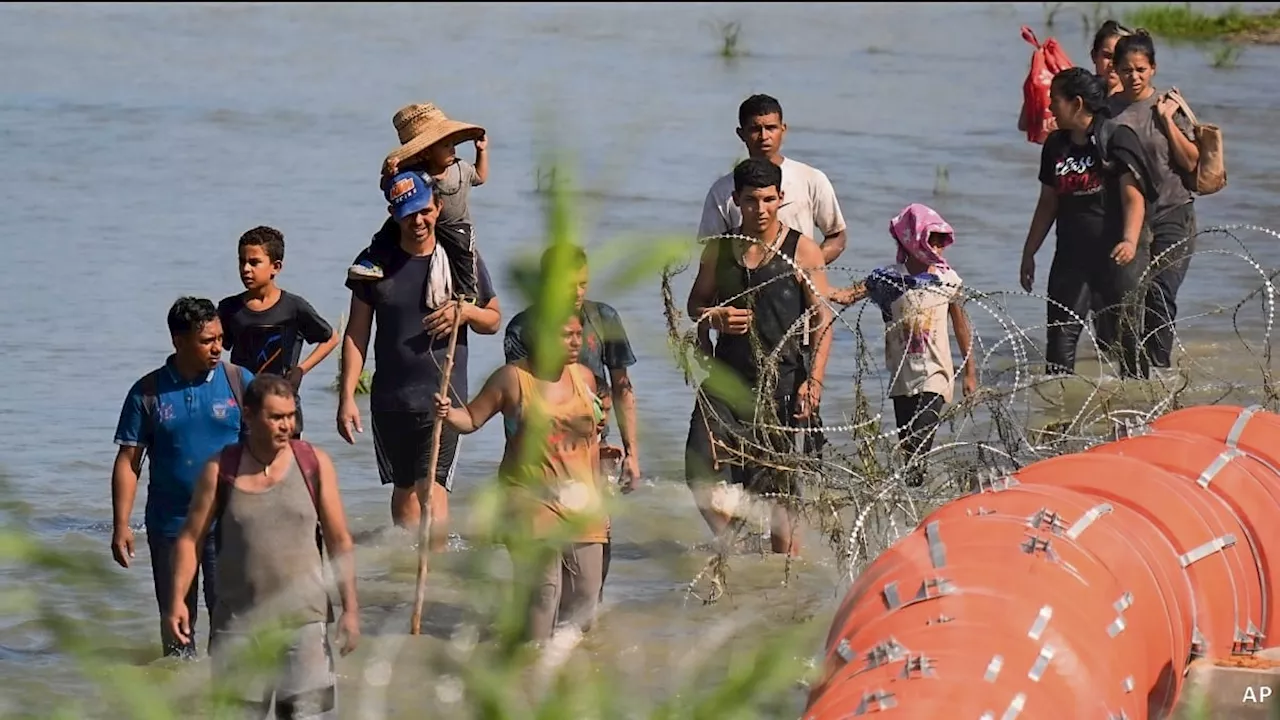 Texas promete seguir su pelea para mantener la barrera de boyas en la frontera con México