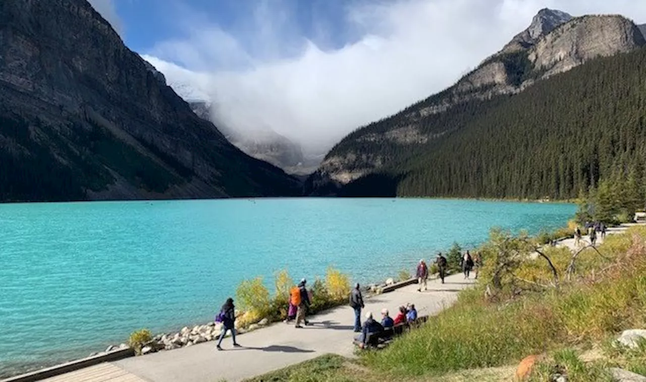 Banff, Lake Louise put out call for visitors amid Jasper National Park wildfire closure