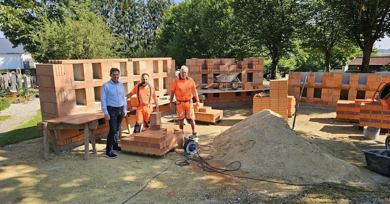 Drei neue Urnenwände für den Simbacher Friedhof