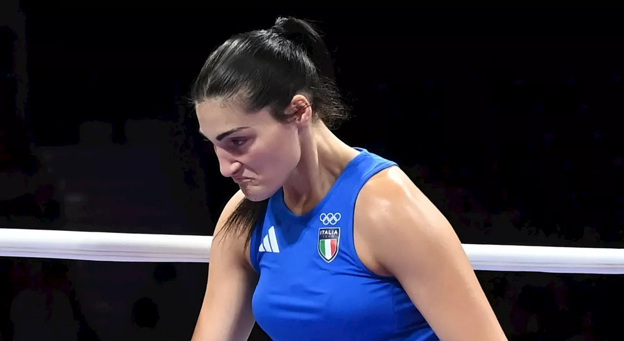 Angela Carini, cosa è successo nei 45 secondi sul ring? Il diretto «troppo forte» di Khelif, le lacrime, la de