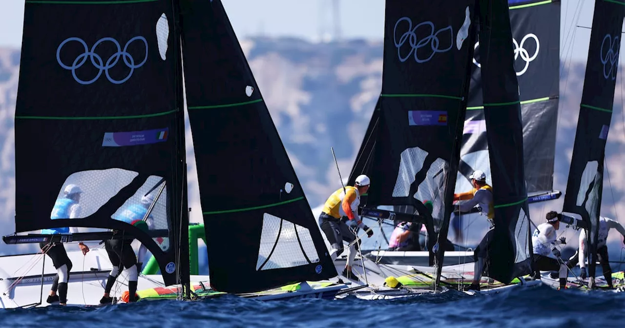 Conditions frustrate Dickson and Waddilove as medal race moved to Friday