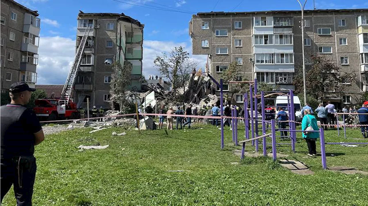 Трех человек спасли из-под завалов после обрушения подъезда в Нижнем Тагиле