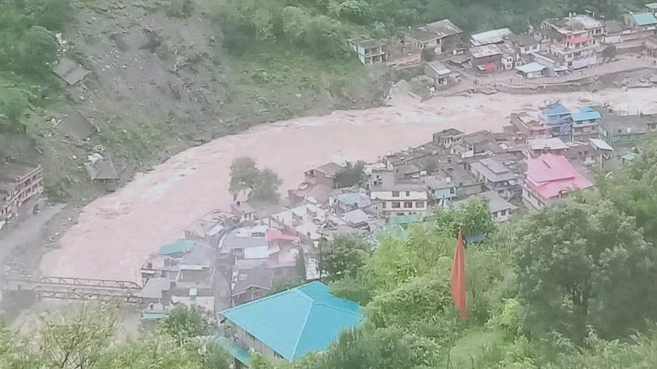 Himachal News: डैम खोलते ही सैंज नदी ने मचाई तबाही, बस-बाइक बही, टूटा संपर्क मार्ग, NHPC पर फूटा लोगों का गुस्सा