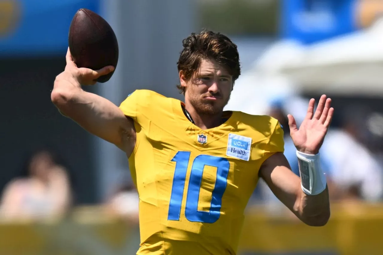 Chargers quarterback Justin Herbert sidelined by right foot injury