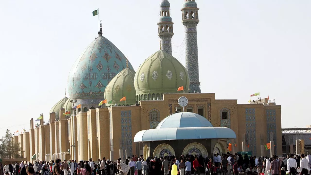 Sejarah Masjid Jamkaran Tempat Iran Kibarkan Bendera Balas Dendam Usai Pemimpin Hamas Ismail Haniyeh Tewas Dibunuh