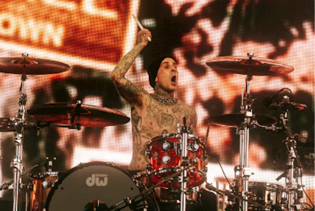 Exhiben a Travis Barker por revender Dr. Simi obsequiado en México