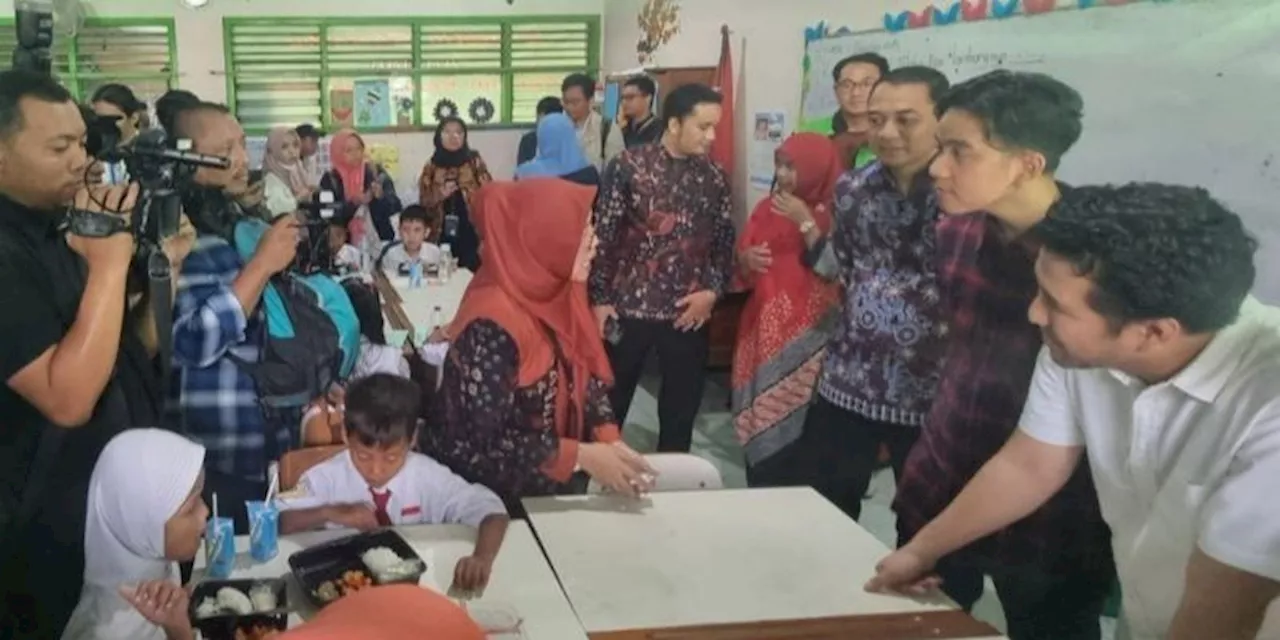 Momen Gibran Tinjau Uji Coba Makan Bergizi Gratis di Surabaya