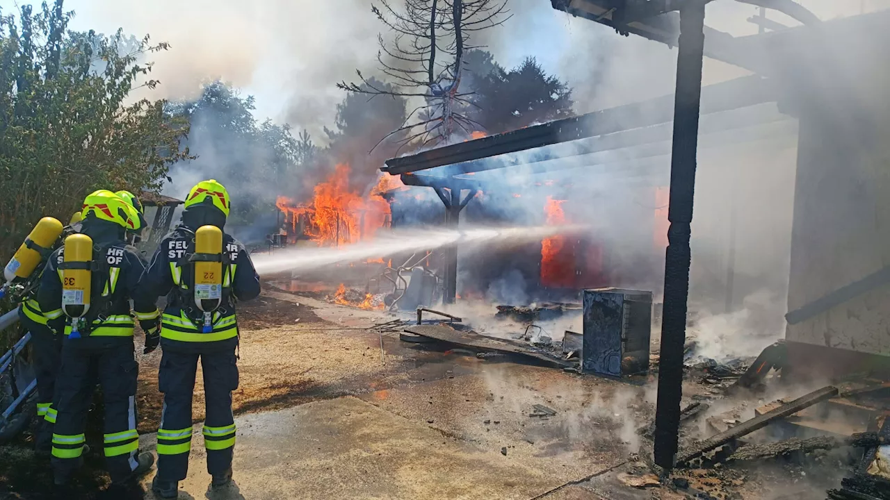 17 Feuerwehren bei Wohnhausbrand in Strasshof im Einsatz