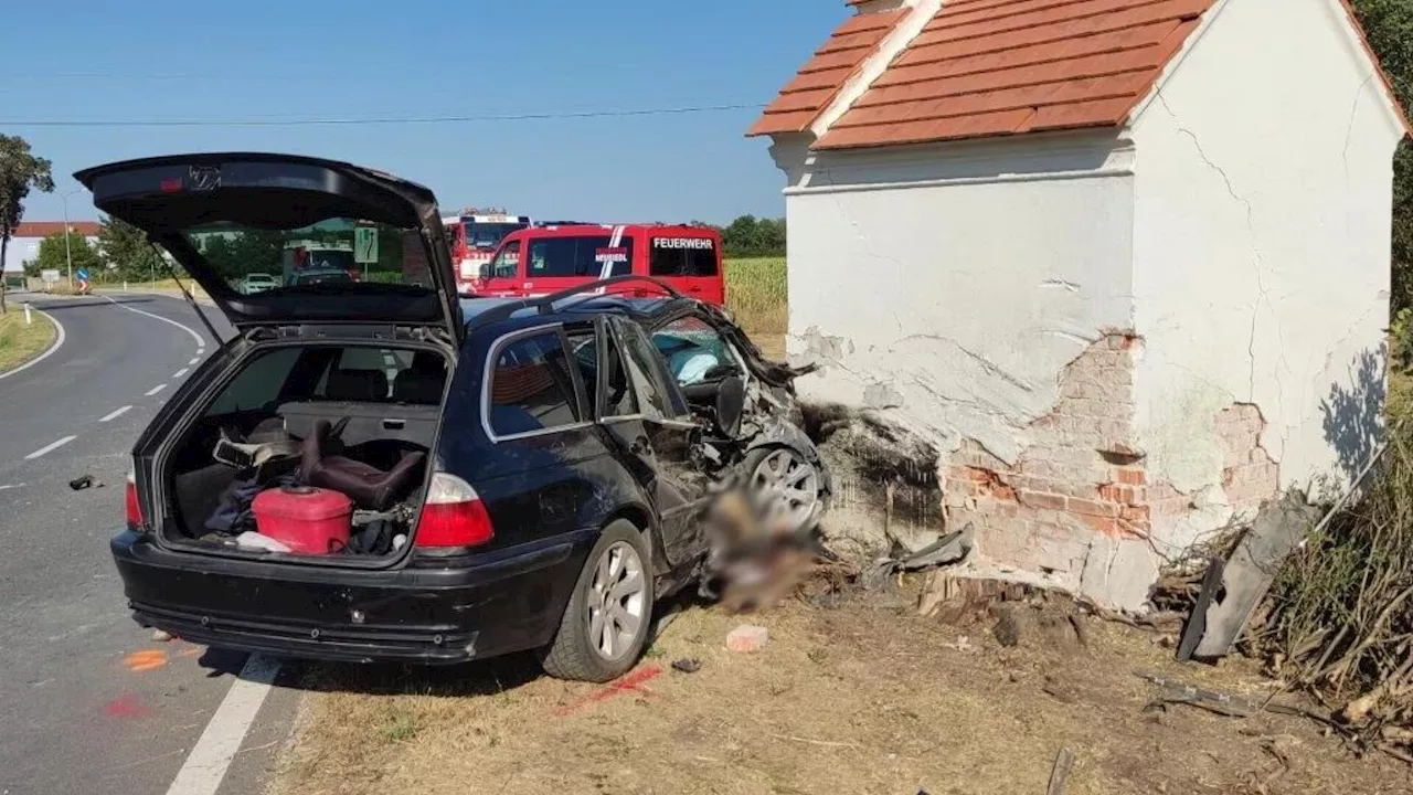 Pkw krachte frontal gegen Kapelle: Beifahrer verstarb an Unfallstelle