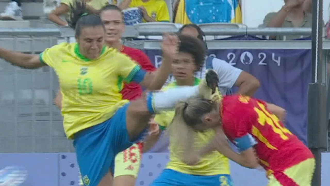 Loopbaan Braziliaanse voetballegende Marta mogelijk ten einde: rood na roekeloze actie