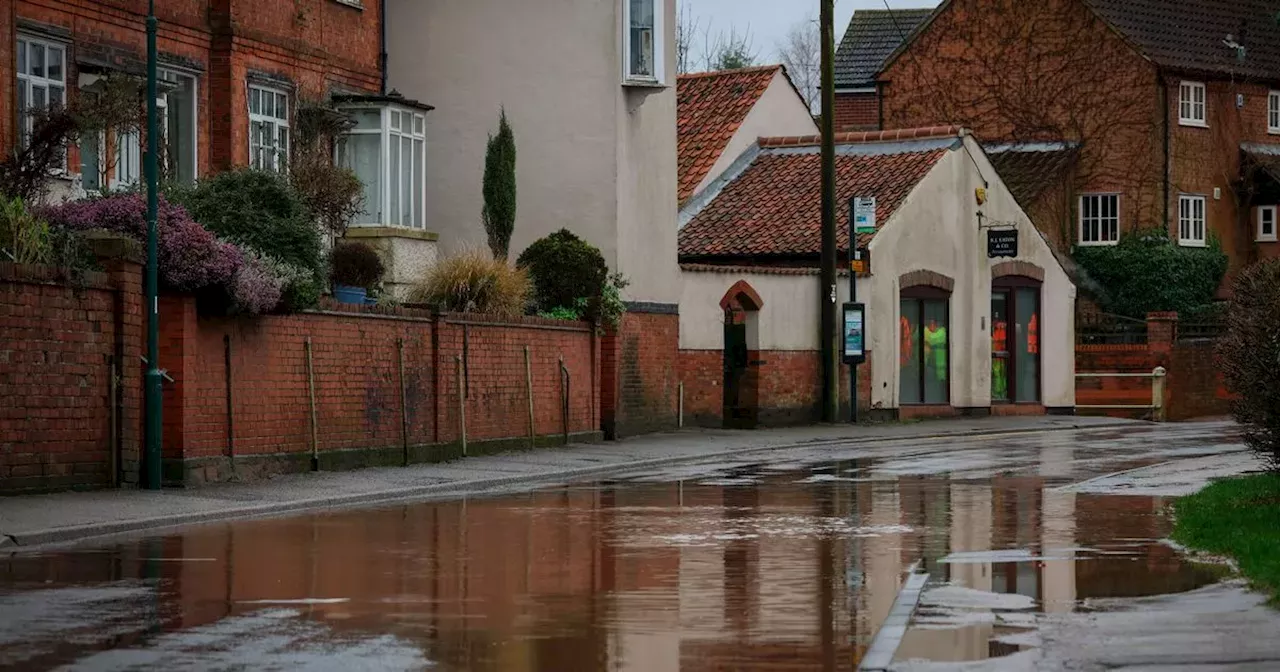 Hour-by-hour weather forecast amid thunderstorm warning in Notts