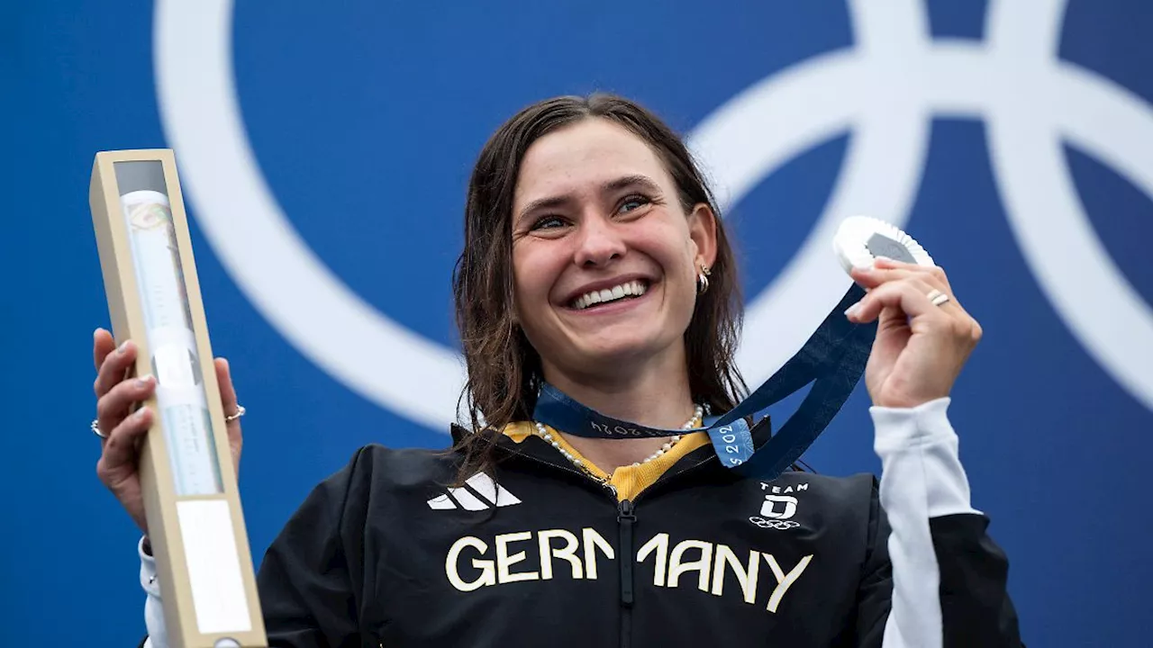 Ein Pappkarton zur Medaille: Was ist das ominöse Präsent bei der Olympia-Siegerehrung?