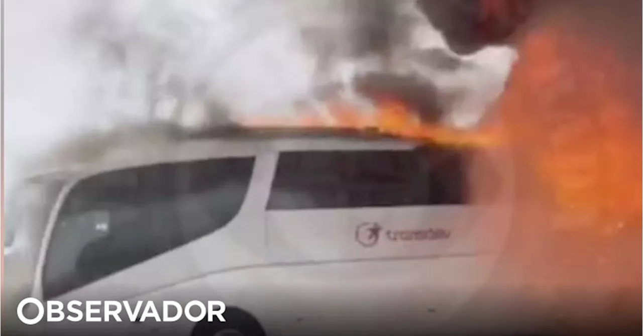 Trânsito reaberto no IP3 após incêndio num autocarro perto de Coimbra