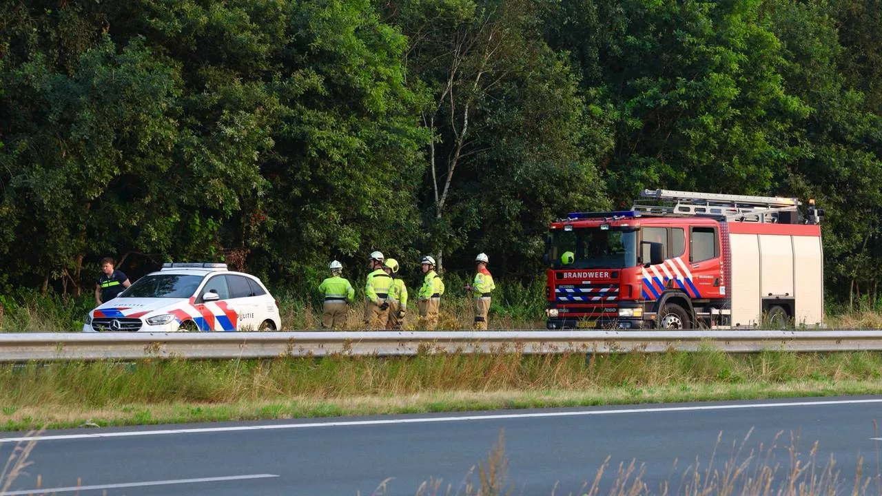 112-nieuws: auto op zijn kop langs A50 • fietsster aangereden