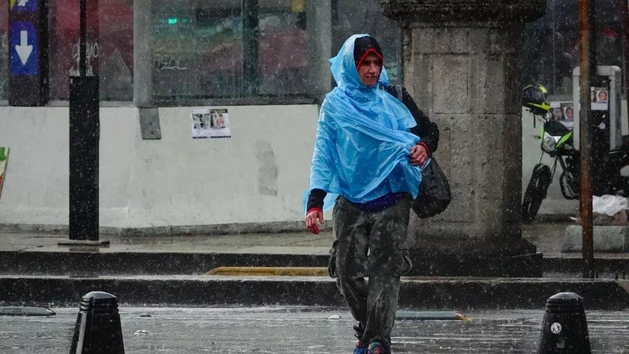 Tormenta Carlotta absorbe a la onda tropical 14 e intensificará lluvias y oleajes este jueves