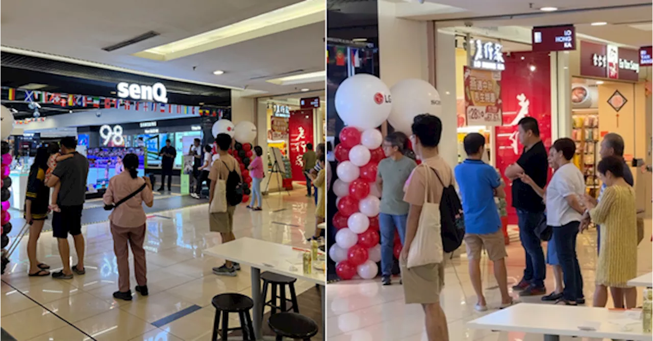 Shoppers Pause Errands To Watch & Cheer For Pearly-Thinaah's Olympic Quarterfinals Match