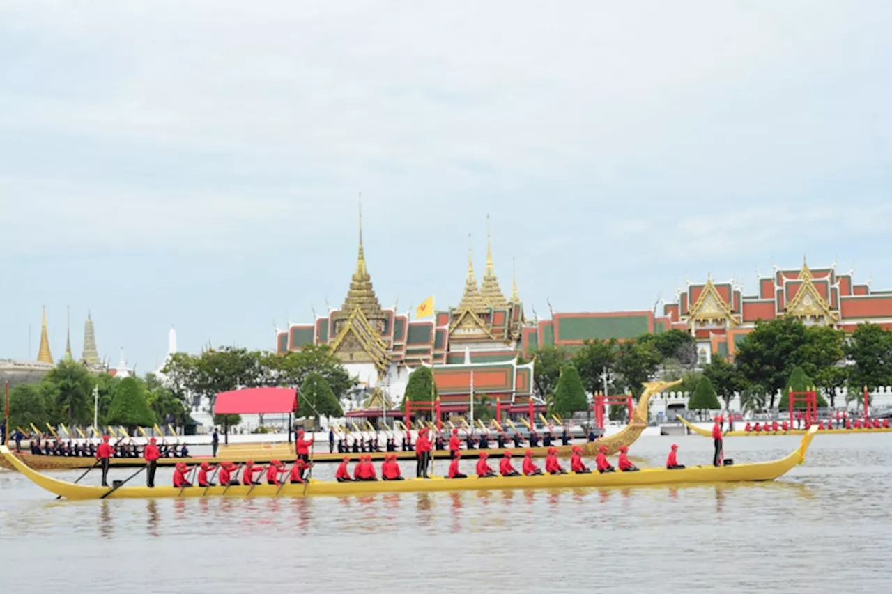 วันแรกซ้อมเรือกระบวนพระราชพิธีขบวนเรือพยุหยาตราทางชลมารคแบบเต็มขบวน