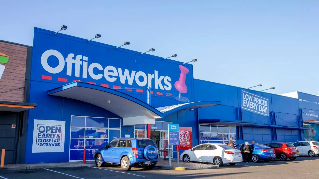 ‘Hang your head in shame’: Calls for action after Officeworks refuses Jewish man