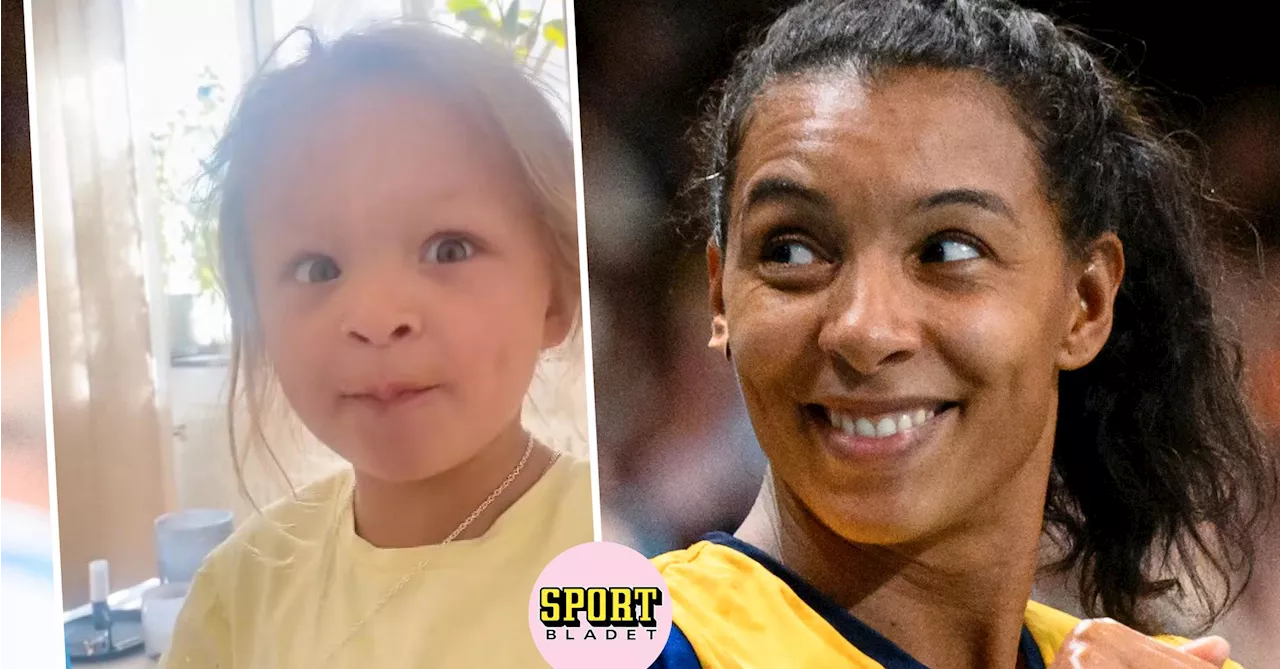 Jamina Roberts i tårar efter klippet på dottern