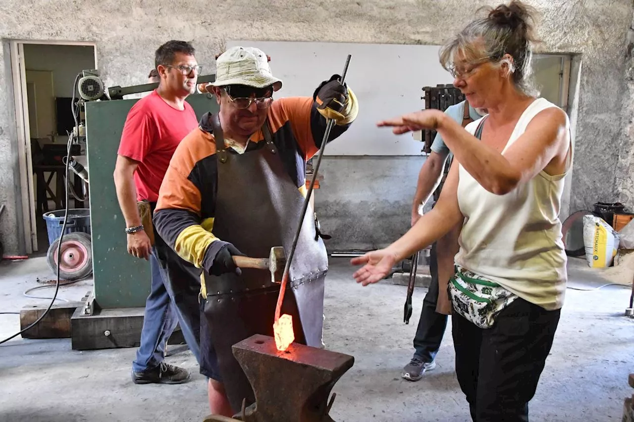 « On apprend toujours de quelqu’un », dans la coutellerie, l’art de passer la flamme